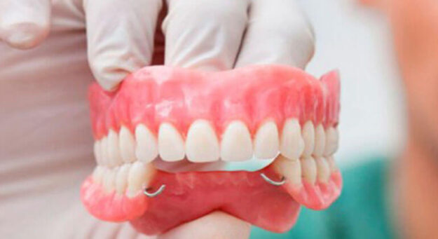 پروتز دندان یا دندان مصنوعی