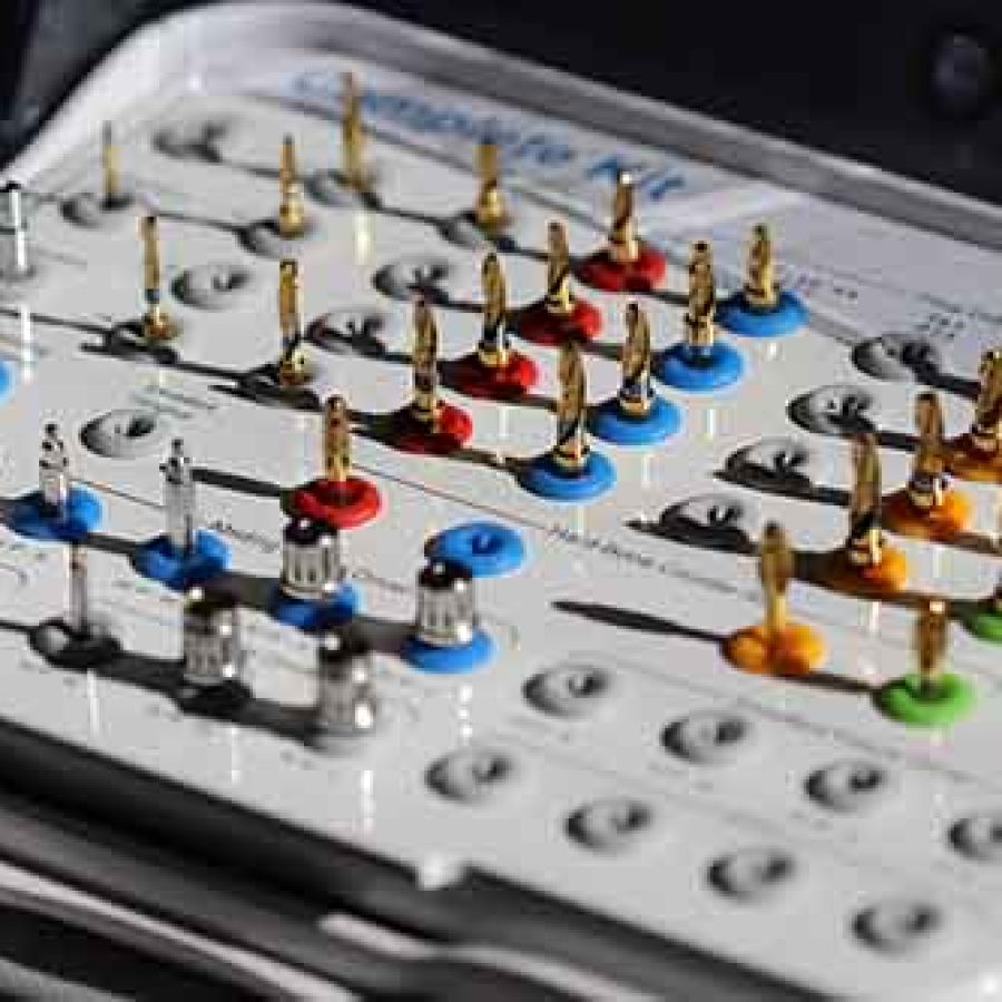 بهترین متخصص ایمپلنت در رشت دکتر آرش غفوری